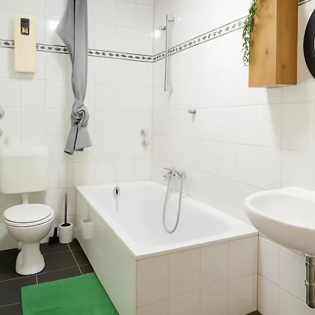 Livemore24 - 1 In Wlan - Smart-tv - 24-7 Check-in Und Kueche